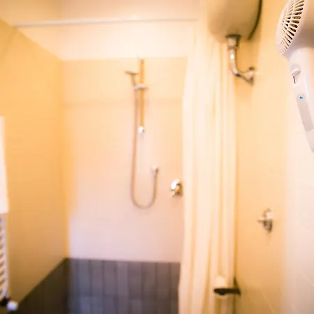 לינה וארוחת בוקר St. Peter 4*